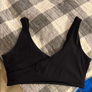 EUC Criss-Cross black Fabletics Sports Bra sz L